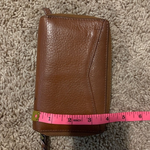 Fossil leather wallet/phone keeper - Picture 2 of 4